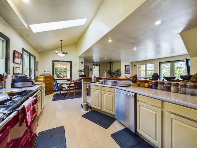 1934 S Face Lane, Garberville, CA 95542