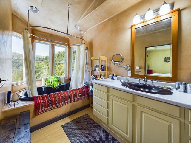 1934 S Face Lane, Garberville, CA 95542