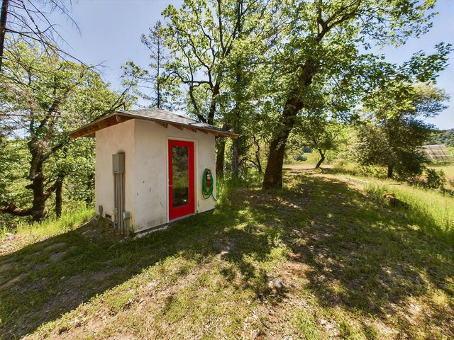 1934 S Face Lane, Garberville, CA 95542