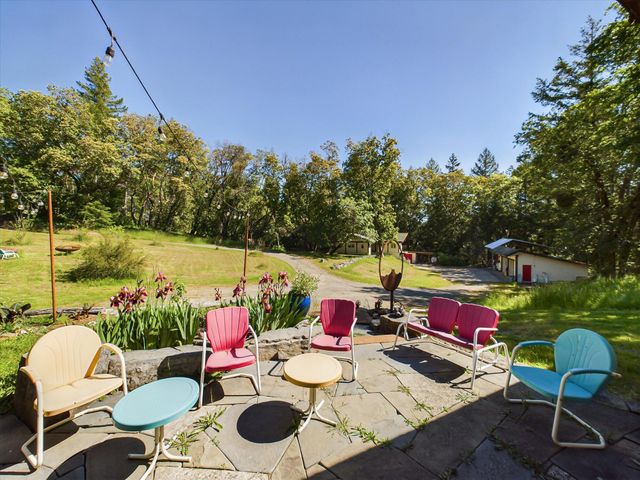 1934 S Face Lane, Garberville, CA 95542