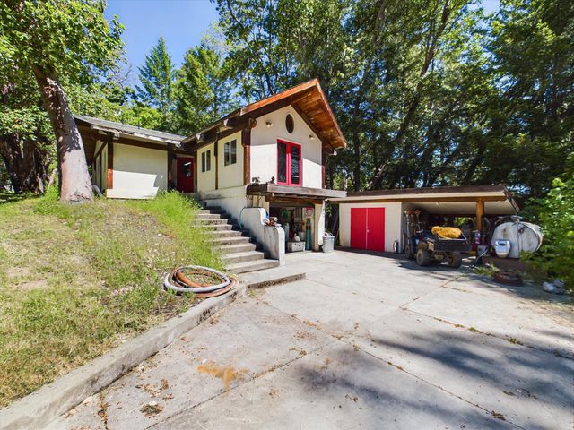 1934 S Face Lane, Garberville, CA 95542