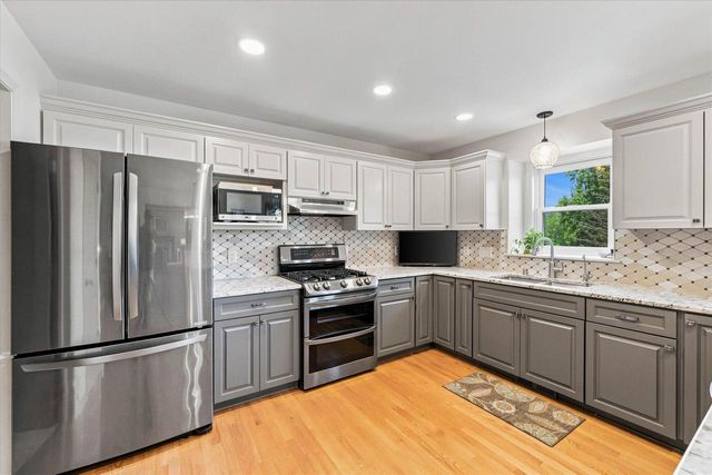 258 Clover LANE, Fredonia, WI 53021
