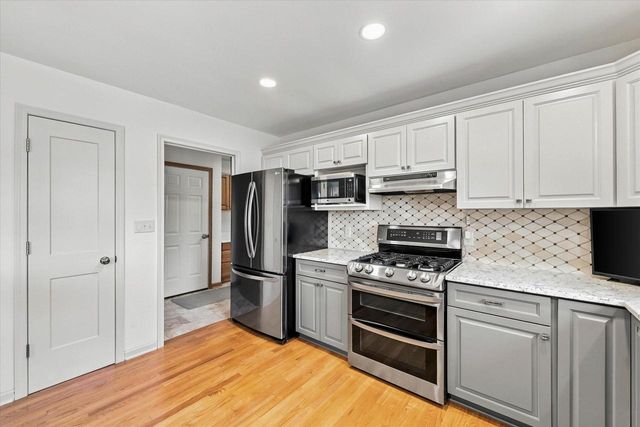 258 Clover LANE, Fredonia, WI 53021