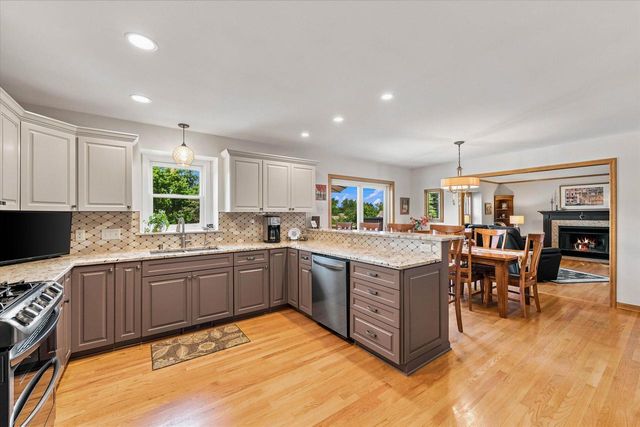 258 Clover LANE, Fredonia, WI 53021