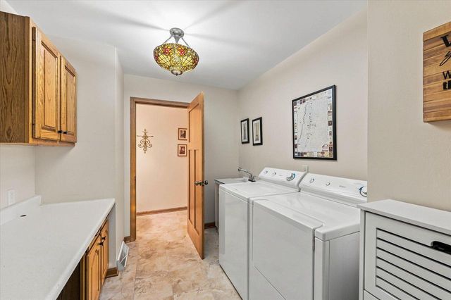 258 Clover LANE, Fredonia, WI 53021