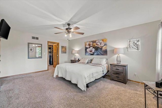 258 Clover LANE, Fredonia, WI 53021