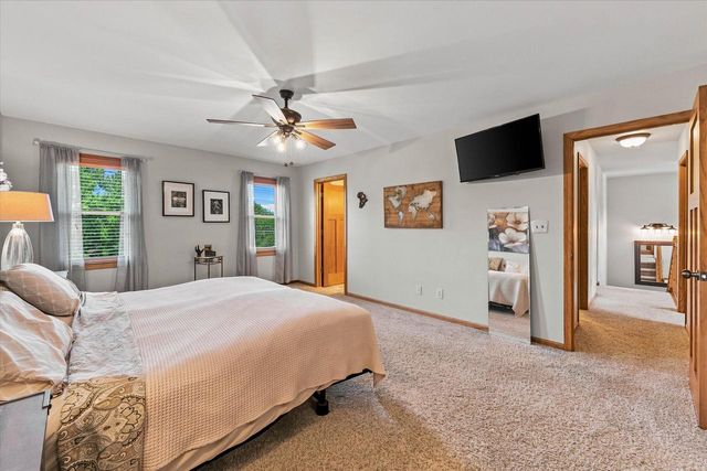 258 Clover LANE, Fredonia, WI 53021