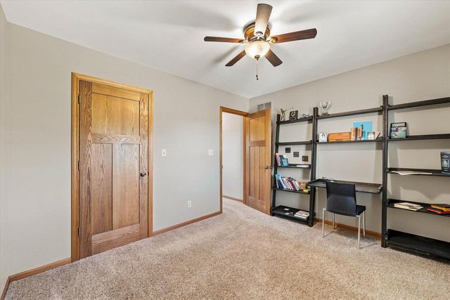 258 Clover LANE, Fredonia, WI 53021