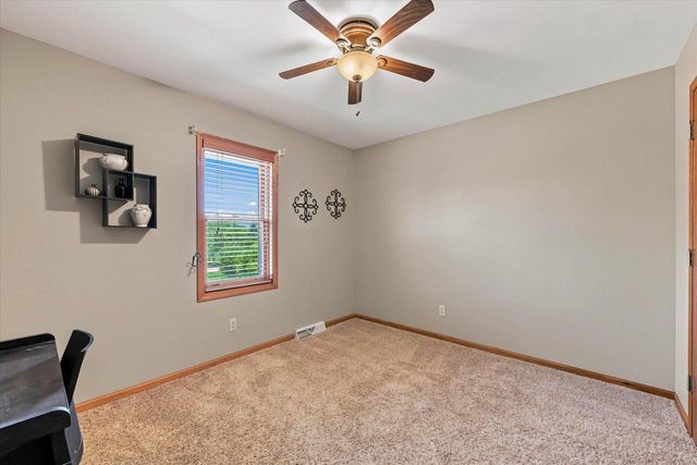 258 Clover LANE, Fredonia, WI 53021