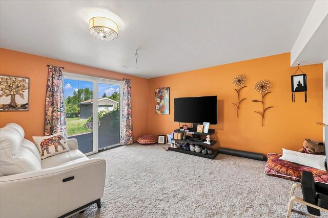 258 Clover LANE, Fredonia, WI 53021