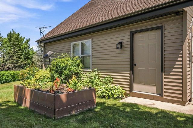 258 Clover LANE, Fredonia, WI 53021