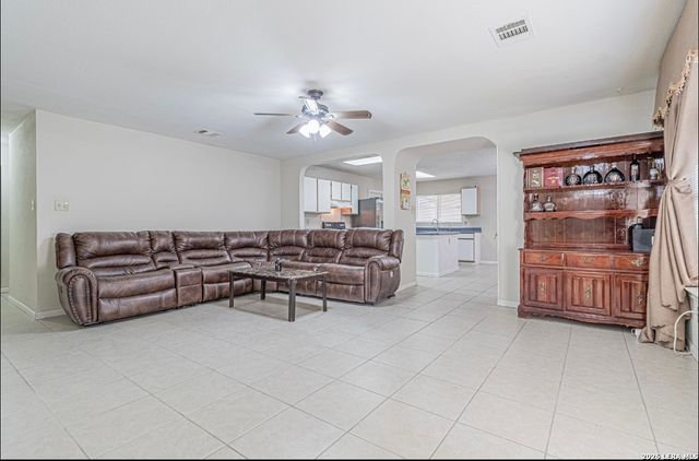 8050 Chestnut Cape, Converse, TX 78109