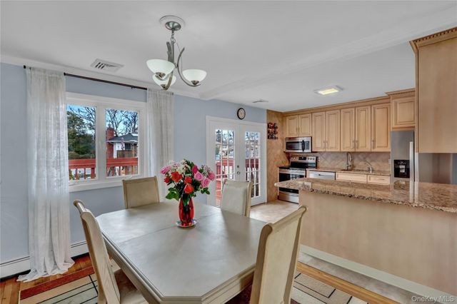 320 Idaho Street, Lindenhurst, NY 11757