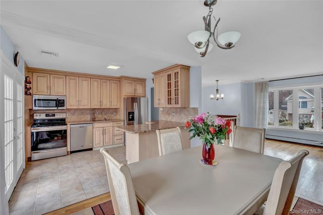 320 Idaho Street, Lindenhurst, NY 11757