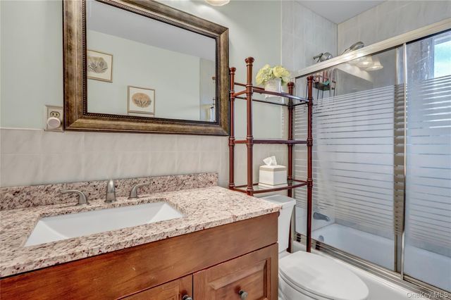 320 Idaho Street, Lindenhurst, NY 11757