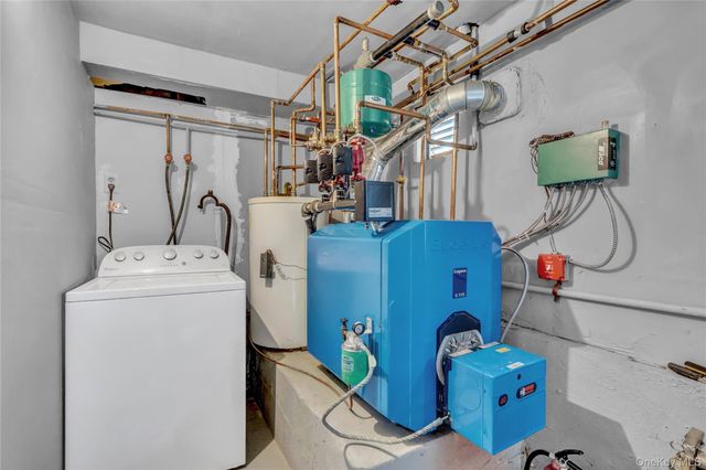 320 Idaho Street, Lindenhurst, NY 11757