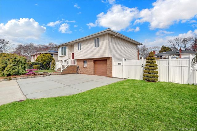 320 Idaho Street, Lindenhurst, NY 11757