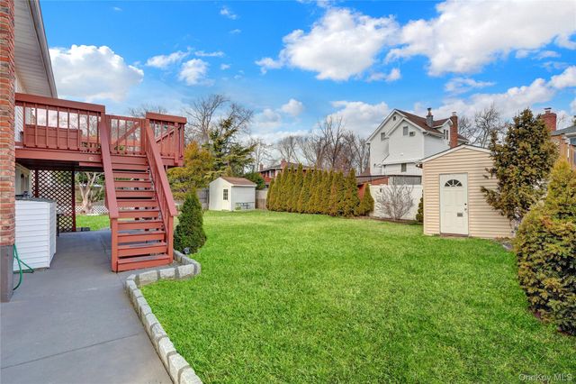 320 Idaho Street, Lindenhurst, NY 11757