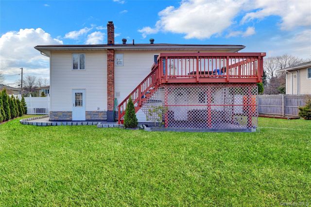 320 Idaho Street, Lindenhurst, NY 11757