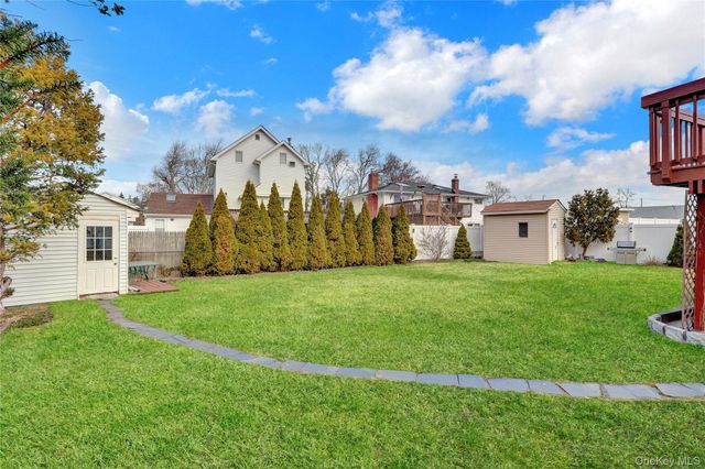 320 Idaho Street, Lindenhurst, NY 11757