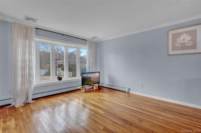 320 Idaho Street, Lindenhurst, NY 11757