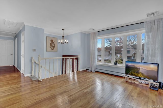 320 Idaho Street, Lindenhurst, NY 11757