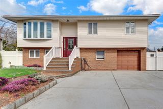 320 Idaho Street, Lindenhurst, NY 11757
