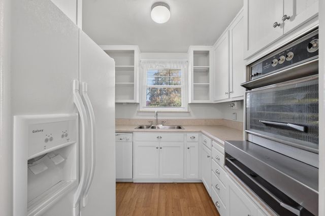 2204 Pyramid Way, Sacramento, CA 95821
