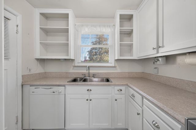 2204 Pyramid Way, Sacramento, CA 95821