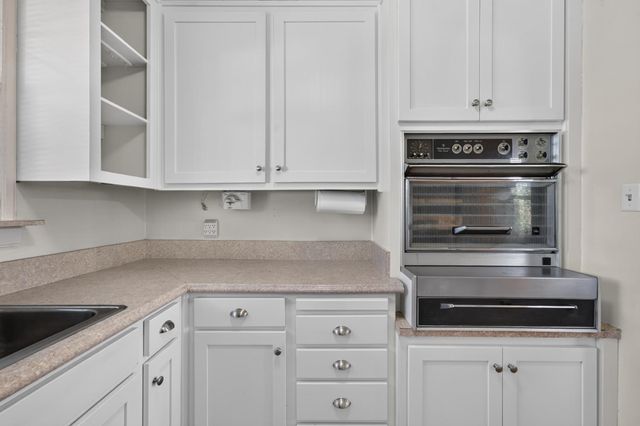 2204 Pyramid Way, Sacramento, CA 95821