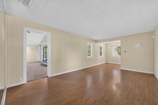 2204 Pyramid Way, Sacramento, CA 95821