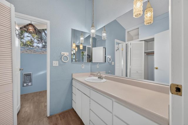 2204 Pyramid Way, Sacramento, CA 95821