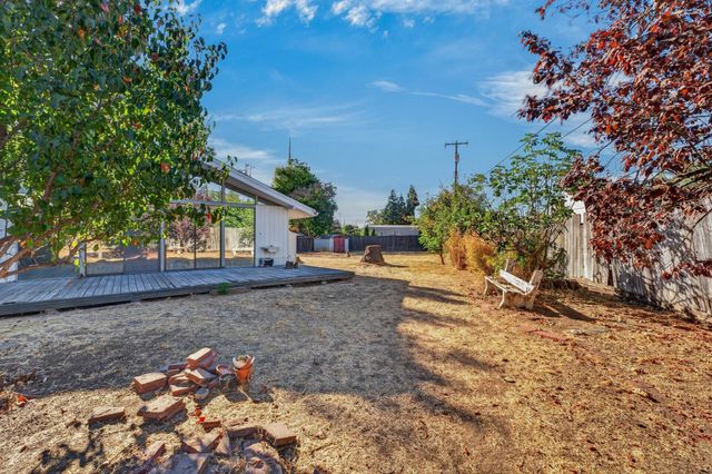 2204 Pyramid Way, Sacramento, CA 95821