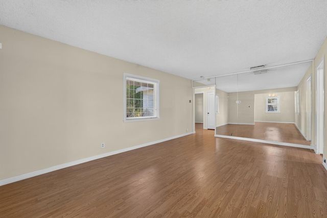 2204 Pyramid Way, Sacramento, CA 95821