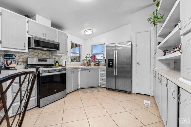 1301 Taft Highway 123, Bakersfield, CA 93307
