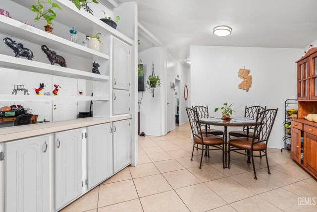 1301 Taft Highway 123, Bakersfield, CA 93307
