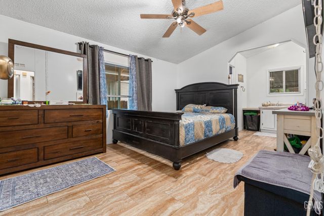 1301 Taft Highway 123, Bakersfield, CA 93307