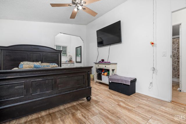 1301 Taft Highway 123, Bakersfield, CA 93307