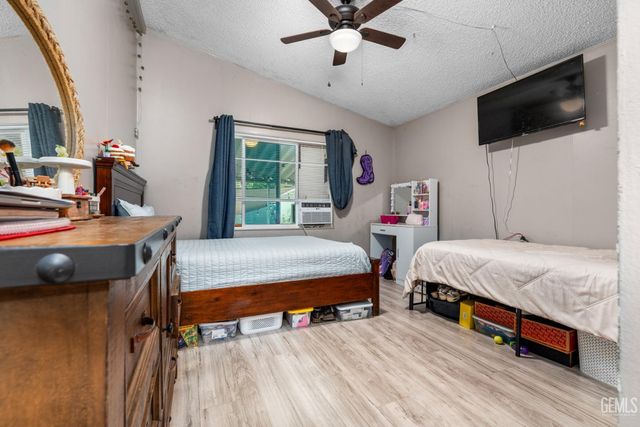 1301 Taft Highway 123, Bakersfield, CA 93307