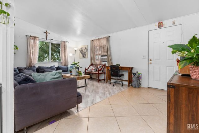 1301 Taft Highway 123, Bakersfield, CA 93307