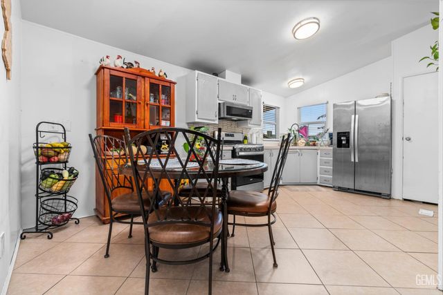 1301 Taft Highway 123, Bakersfield, CA 93307