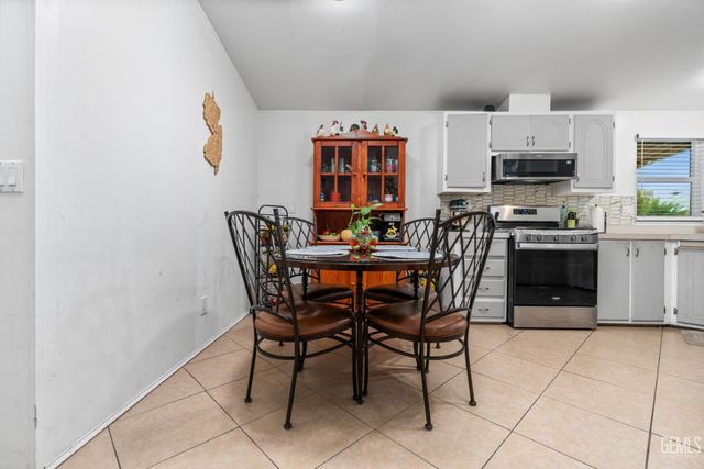 1301 Taft Highway 123, Bakersfield, CA 93307