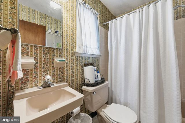 7 LEAFY LN, Newark, DE 19702