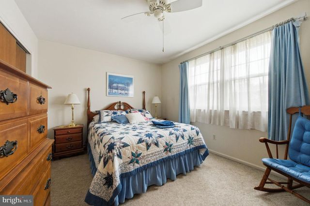 7 LEAFY LN, Newark, DE 19702