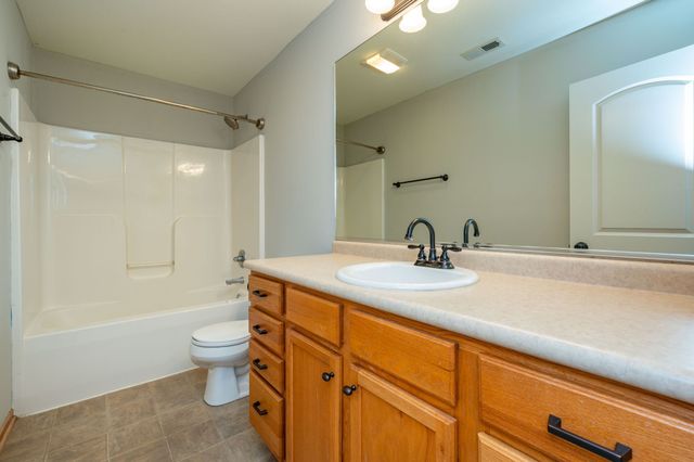 5204 NE Briarwood Drive, Ankeny, IA 50021