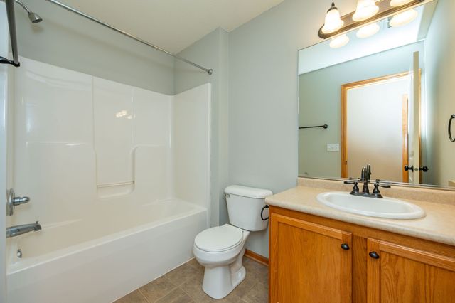5204 NE Briarwood Drive, Ankeny, IA 50021
