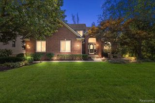 59213 Carriage Lane, South Lyon, MI 48178