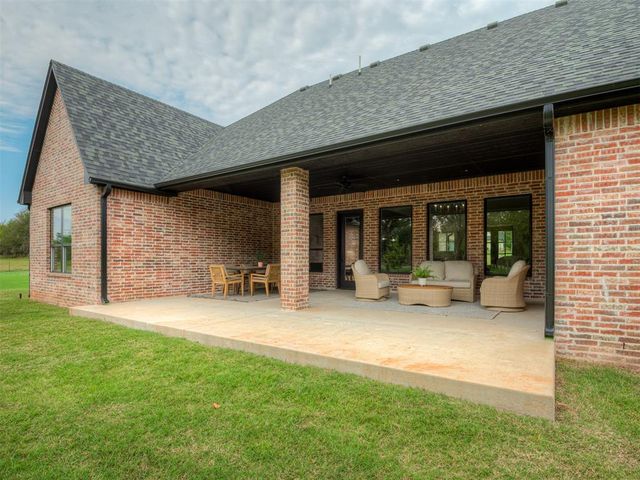 3124 Red Ridge Drive, Blanchard, OK 73010