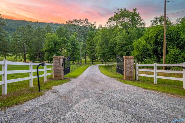 7805 Owls Hollow Road, Gadsden, AL 35901