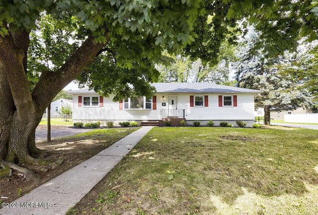 560 Garrett Hill Boulevard, Belford, NJ 07718